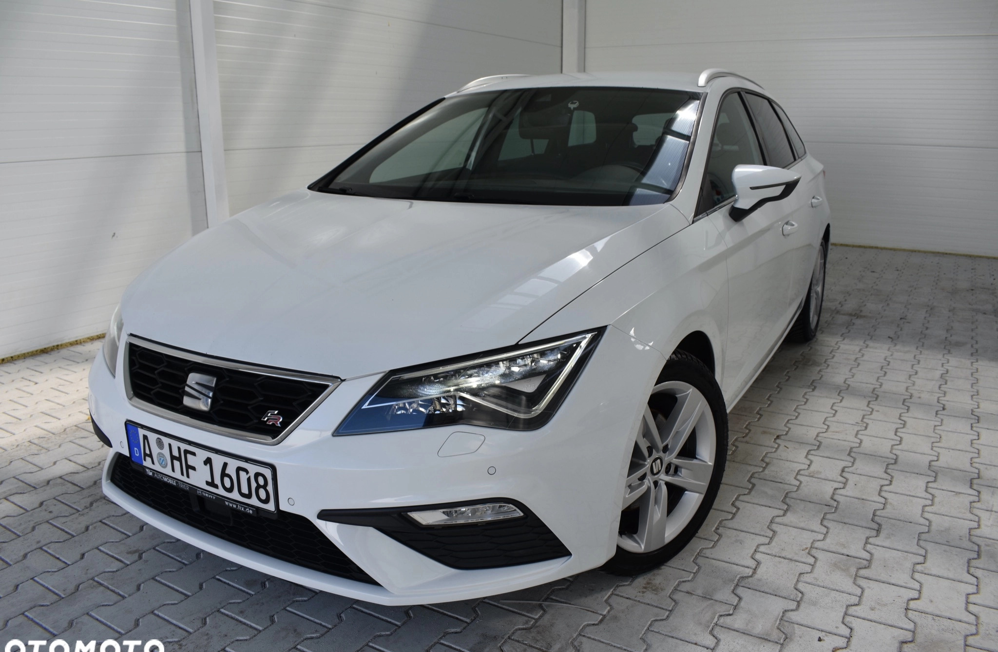 Seat Leon cena 56900 przebieg: 219000, rok produkcji 2018 z Zdzieszowice małe 781